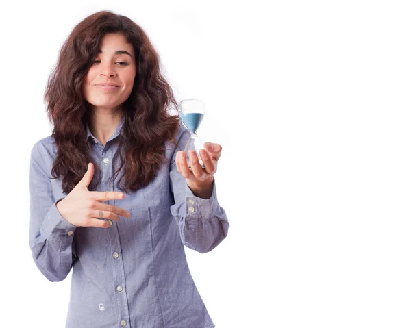 Mocking menina segurando uma ampulheta — Fotografia de Stock