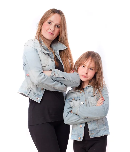 Madre e hija posando —  Fotos de Stock