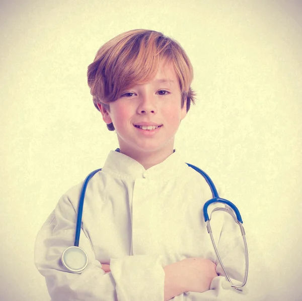 Stolt läkare pojke med stetoskop Stockbild