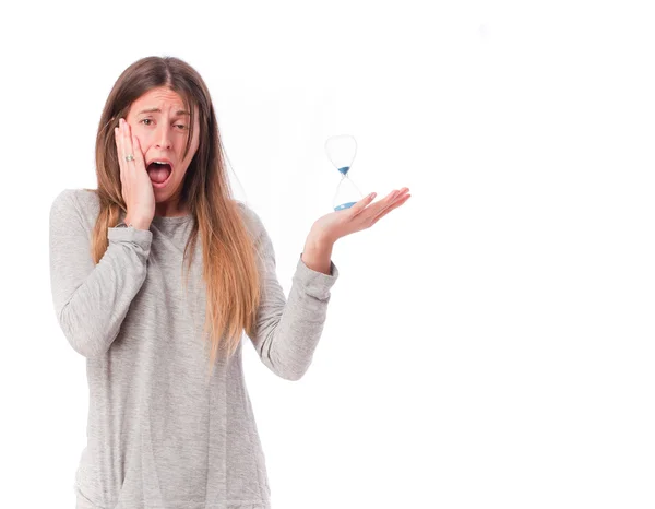 Chica sorprendida con un reloj de arena — Foto de Stock