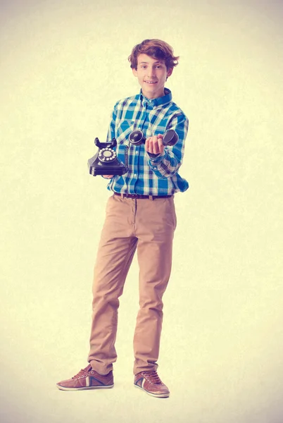 Teenager showing a telephone — Stock Photo, Image