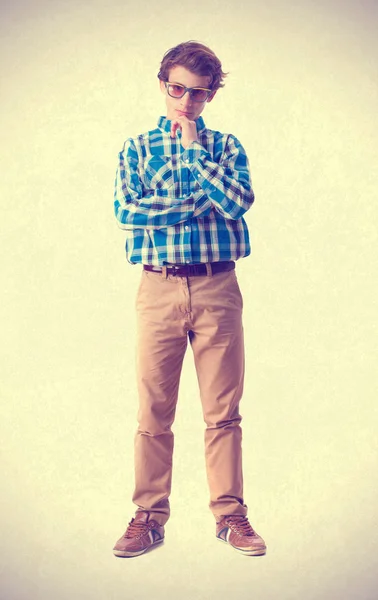 Teenager with sunglasses. interesting gesture — Stock Photo, Image