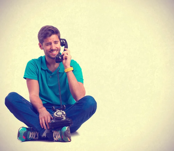 Tipo hablando por teléfono — Foto de Stock