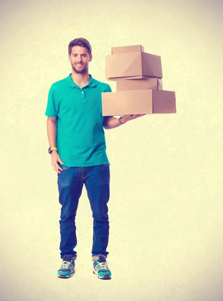 Cara segurando um caixas de papelão — Fotografia de Stock