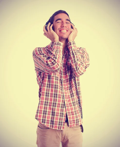 Niño feliz escuchando música con auriculares — Foto de Stock