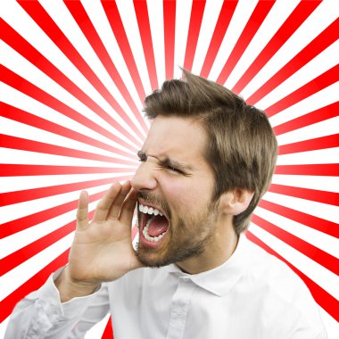 genç adam bağırıyor