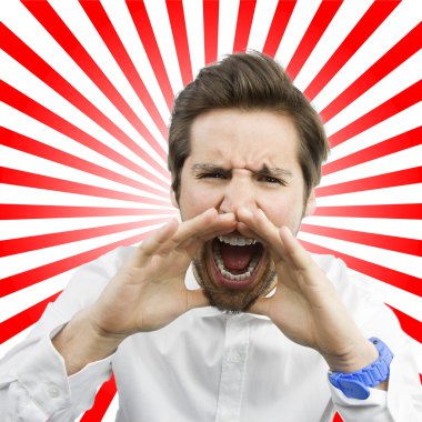 genç adam bağırıyor