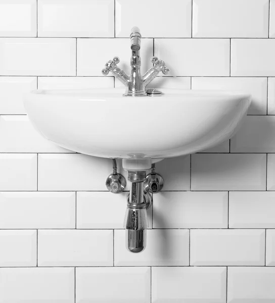 Vintage sink and tap — Stock Illustration Vintage sink and tap Royalty Free Stock Illustrations