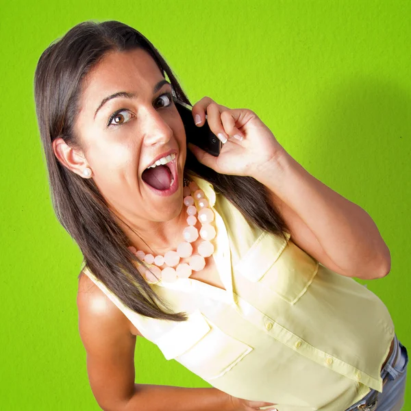 Woman speaking by mobile phone — Stock Photo, Image