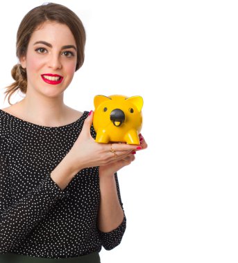 Kumbaralı genç bir kız.