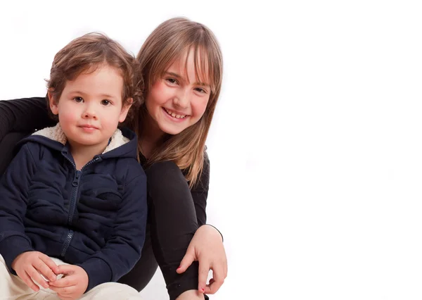 Jeune garçon et fille riant — Photo