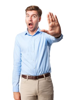 sarışın adam dur işareti