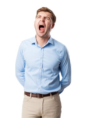 sarışın adam bağırarak