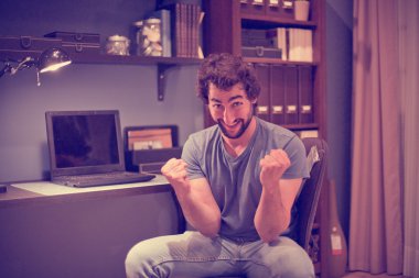 Ofiste muzaffer adam