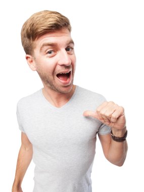 sarışın gururlu adam