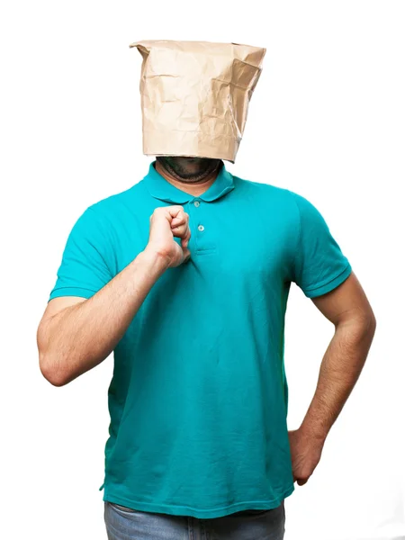 Гордый мужчина с бумажным пакетом в голове — стоковое фото