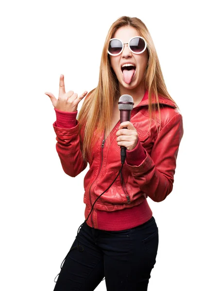 Mujer rubia cantando — Foto de Stock