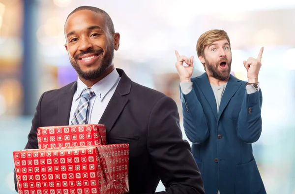 Joven fresco hombre negro con cajas de regalo —  Fotos de Stock