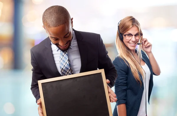 Joven fresco negro hombre con una pizarra — Foto de Stock