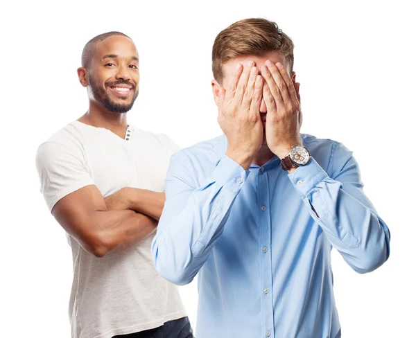 Blond man die betrekking hebben op gezicht teken — Stockfoto