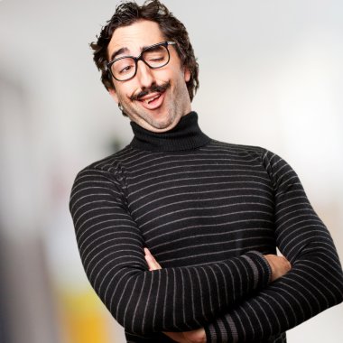 bilgiçlik taslayan adam 