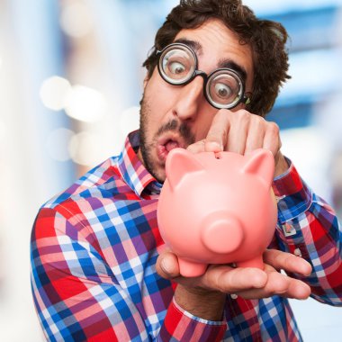 bir kumbara ile çılgın adam