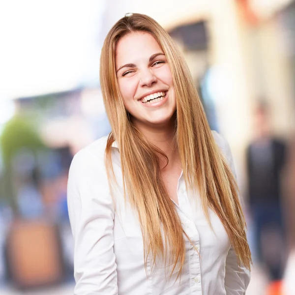 Mujer rubia riendo — Foto de Stock