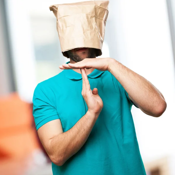 Tiempo fuera hombre con una bolsa de papel en la cabeza — Foto de Stock