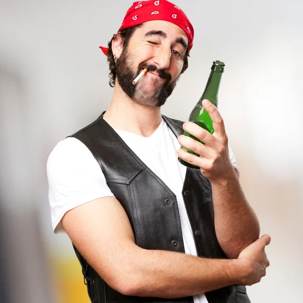 Motociclista homem bebendo — Fotografia de Stock
