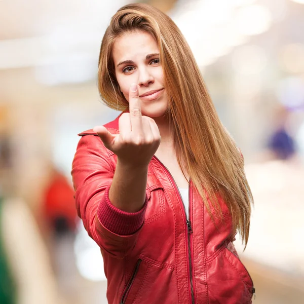 Blondine widerspricht Schild — Stockfoto