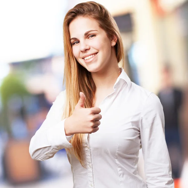 Blondine okay Zeichen — Stockfoto