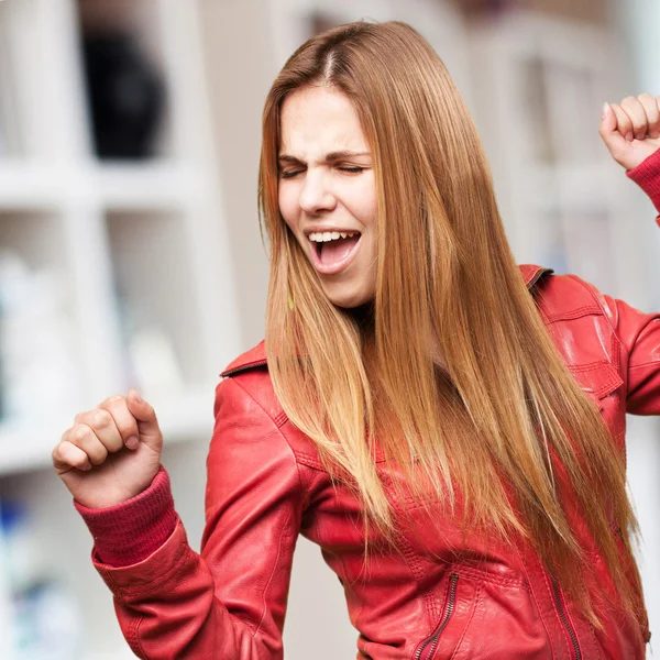 Blonde vrouw dansen — Stockfoto