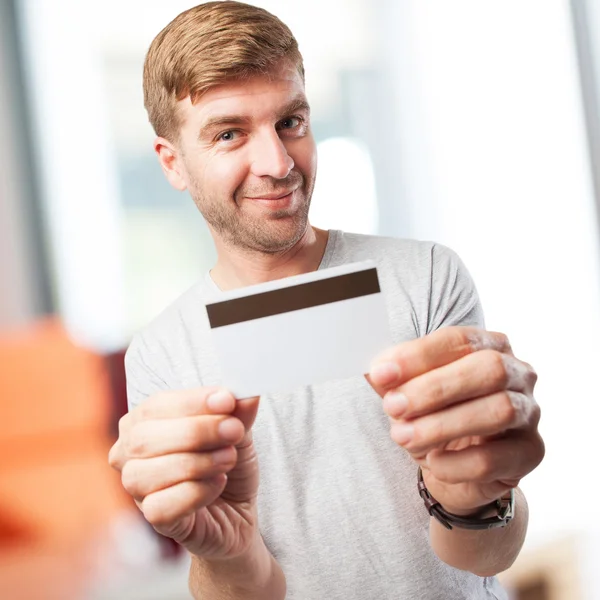 Uomo con carta di credito — Foto Stock