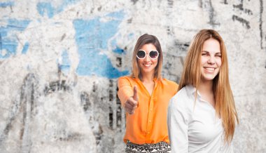 sarışın mutlu kadın