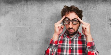 konsantre aptal adam