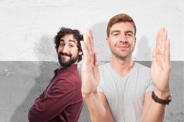 sarışın adam Haritayı işareti