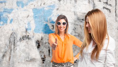 sarışın mutlu kadın