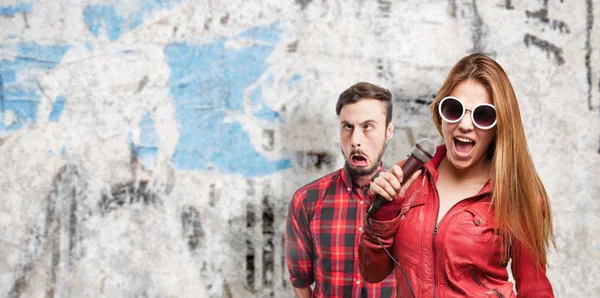 Blond woman singing — Stock Photo, Image