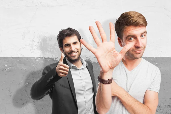 Uomo biondo mostrando il palmo della mano — Foto Stock