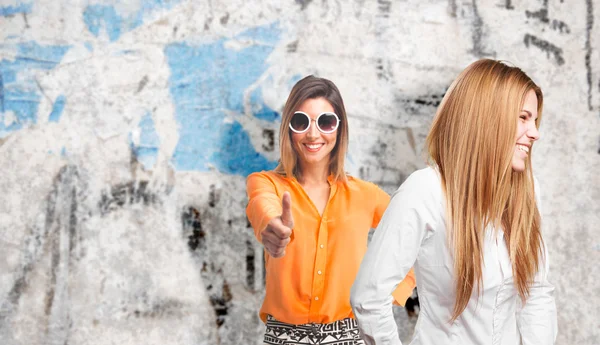 Mujer rubia riendo — Foto de Stock