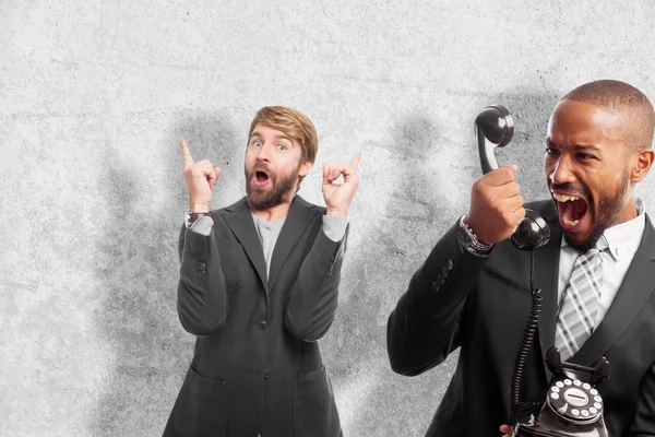 Jovem legal preto homem gritando no telefone — Fotografia de Stock