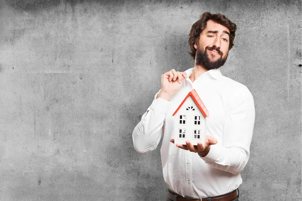 Hombre sosteniendo una casa —  Fotos de Stock