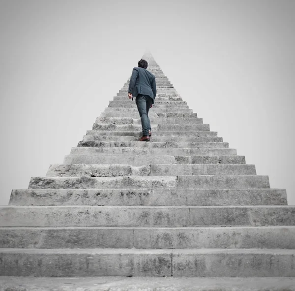 Man kijkend naar een uitdaging — Stockfoto