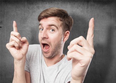 sarışın adam dans