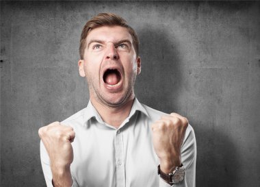 Sarışın başarı adam