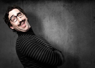 bilgiçlik taslayan adam gurur jest