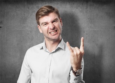 sarışın adam anlaşmazlık