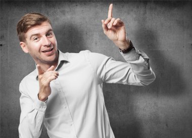 sarışın adam dans