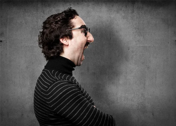 Hombre pedante pose enojado —  Fotos de Stock