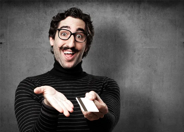 kredi kartı ile bilgiçlik taslayan adam